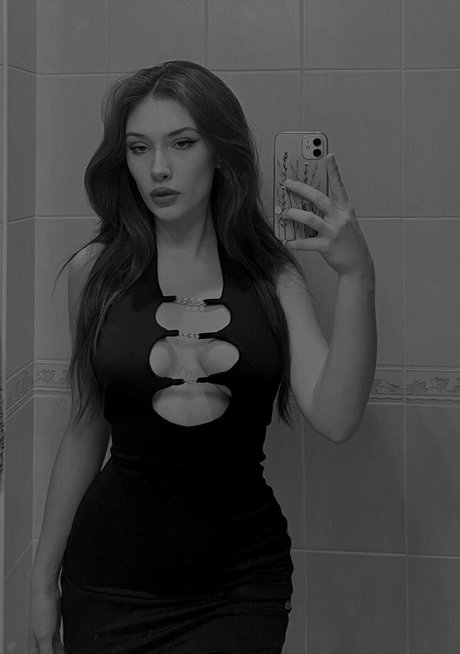 Naken lekkede OnlyFans-bilde av Miheeeeeva