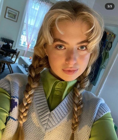 Anais Gallagher