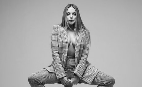 Elizabeth Gillies