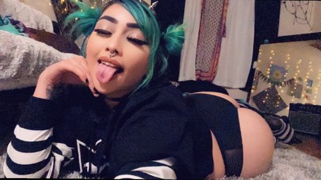 Naken läckt OnlyFans-bild av Genevieve Memento Mori