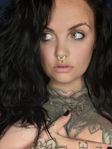 Naken läckt OnlyFans-bild av Mistress Nyx Free