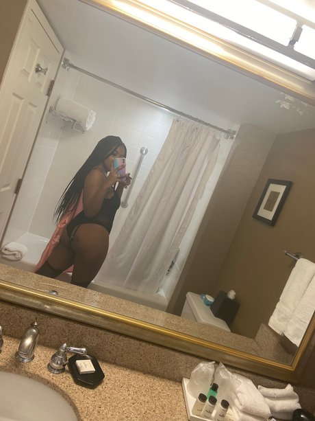 Naken läckt OnlyFans-bild av Niquee