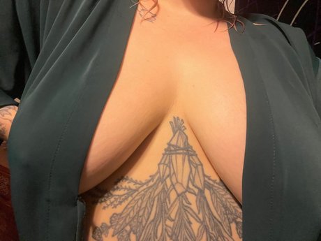 Naken läckt OnlyFans-bild av Baby 