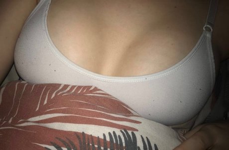 Naken lekkede OnlyFans-bilde av El