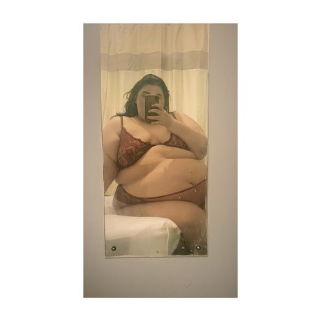 Alaston vuotanut OnlyFans-kuva Poppyjeanette