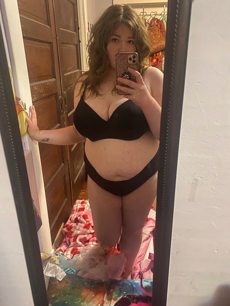 Nahá fotka uniklých OnlyFans od Plumper Princess