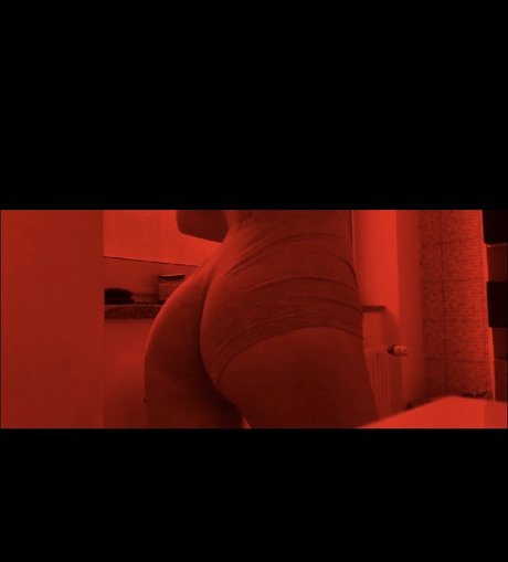 Naken lekkede OnlyFans-bilde av Petite Milou