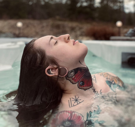 Nøgent lækket OnlyFans-billede af Radical Reb Trans Valkyrie