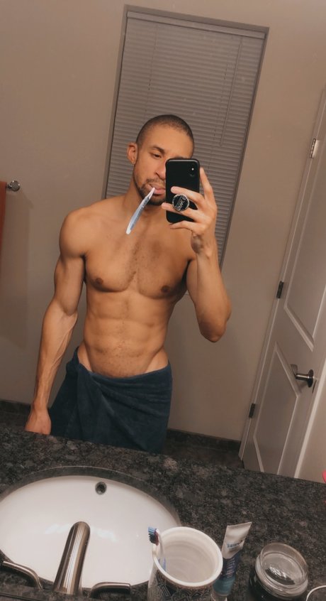 Naken lekkede OnlyFans-bilde av Quintobeann