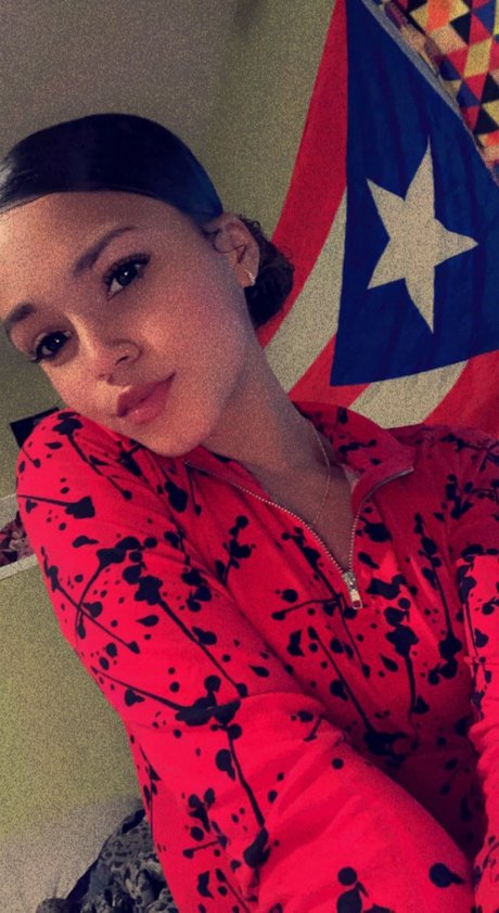 Naken lekkede OnlyFans-bilde av Petite Sex Dmon 