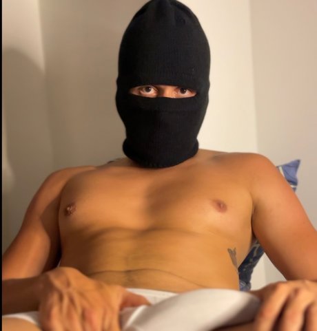 Naakte gelekte OnlyFans-foto van Rei Bader 