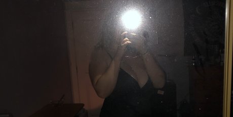 Naken lekkede OnlyFans-bilde av Regina Philange