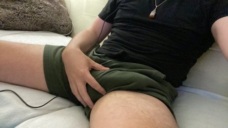 Gamer N Stoner With A Hairy Bod Free OnlyFans泄露裸照