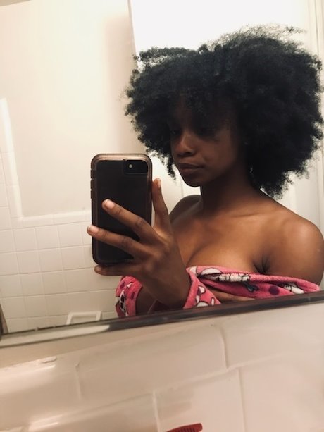 Naken lekkede OnlyFans-bilde av Rayray