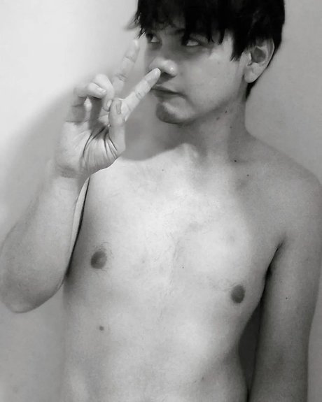 Naken lekkede OnlyFans-bilde av El Chico Raro