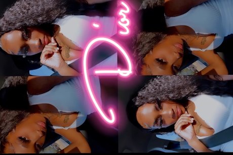 Naken läckt OnlyFans-bild av Shantelky