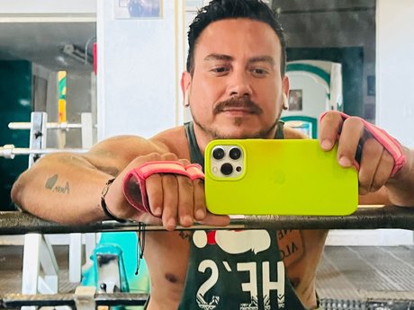 Naken lekkede OnlyFans-bilde av Roi Pineda