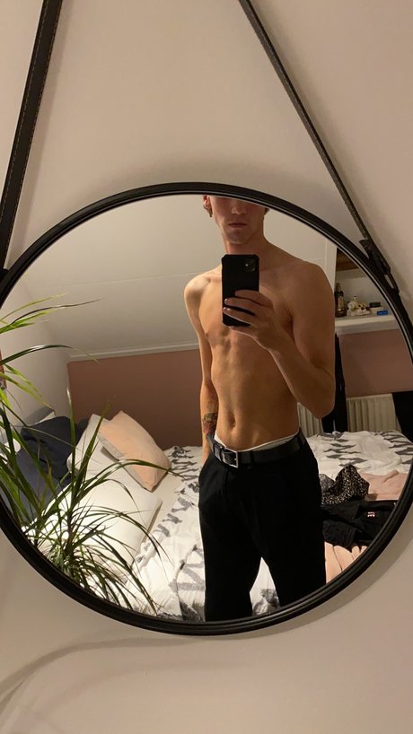 Naken lekkede OnlyFans-bilde av Martien Jackson