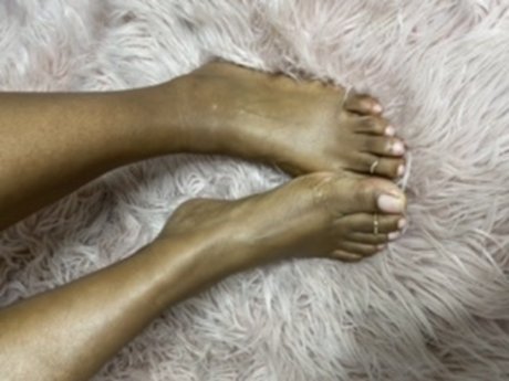 Naken läckt OnlyFans-bild av Marli Quinn Feet