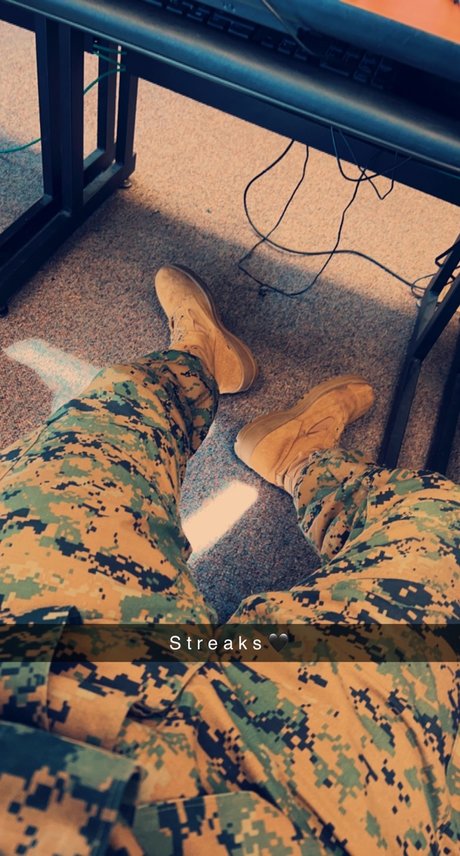 Foto nua vazada do OnlyFans de Yourmilitaryman