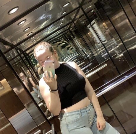 Nahá fotka uniklých OnlyFans od Alaina