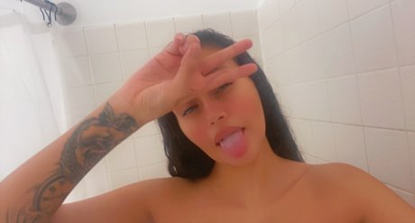 Naken lekkede OnlyFans-bilde av Angel Santana