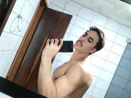 Naken lekkede OnlyFans-bilde av Maurcio