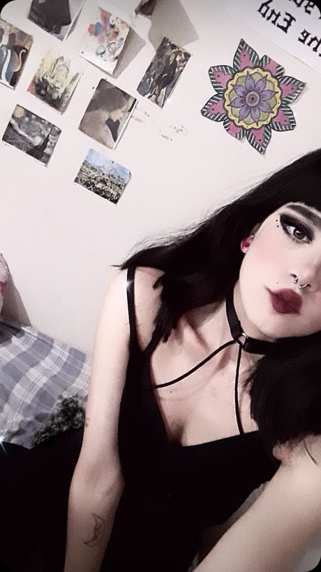 Naken läckt OnlyFans-bild av Diaren