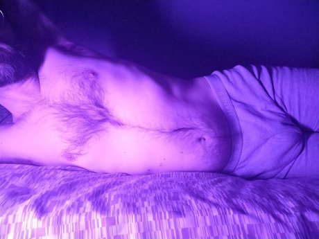 Naken läckt OnlyFans-bild av Masturbauteur