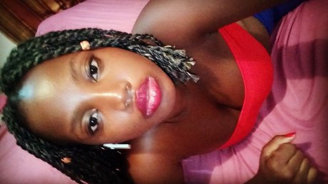 Naken lekkede OnlyFans-bilde av Sexyruegirl 