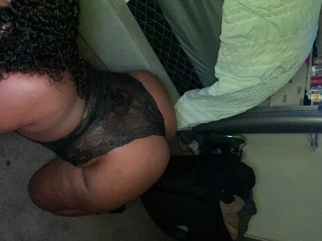 Naken lekkede OnlyFans-bilde av Maskedupfiji