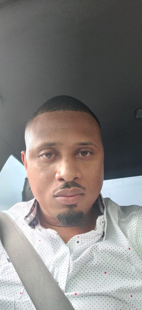 Photo nue de fuite OnlyFans de Nino Brown