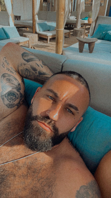 Naken lekkede OnlyFans-bilde av Max Moya
