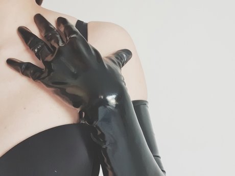 Naken lekkede OnlyFans-bilde av Maxine Bea