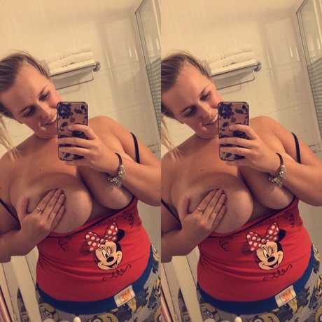 Naken lekkede OnlyFans-bilde av 