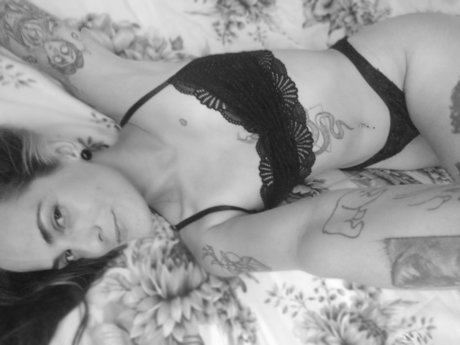 Naken lekkede OnlyFans-bilde av Belaart