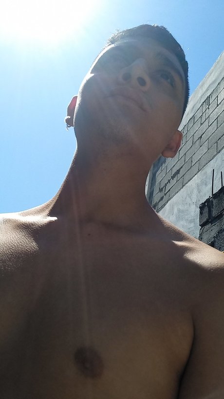Naken lekkede OnlyFans-bilde av Bed Breaker