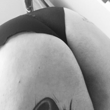 Naken lekkede OnlyFans-bilde av Melina Vice