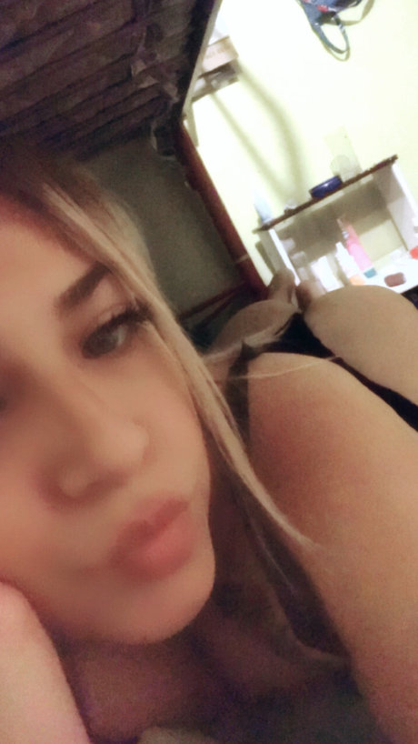 Naken lekkede OnlyFans-bilde av Meli Fernanda