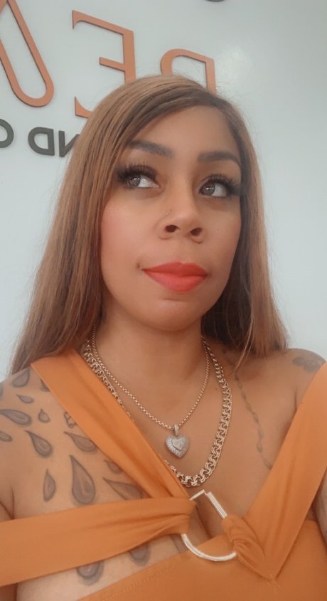 Naken lekkede OnlyFans-bilde av Meli Beaut
