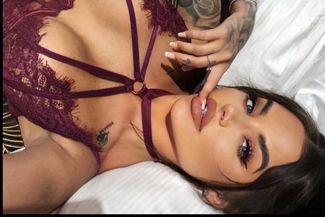 Naken läckt OnlyFans-bild av Melia Leigh 