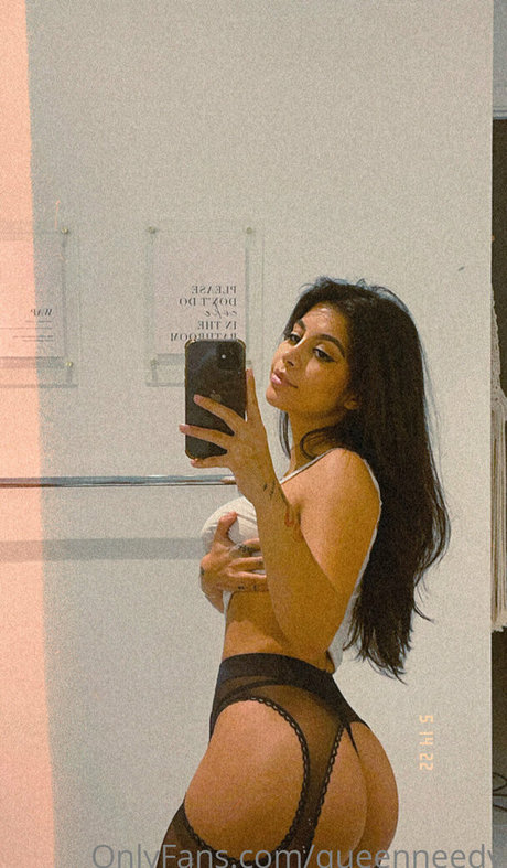 Nahá fotka uniklých OnlyFans od Queenneedy