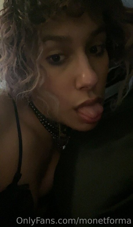 Naken lekkede OnlyFans-bilde av Monetforma