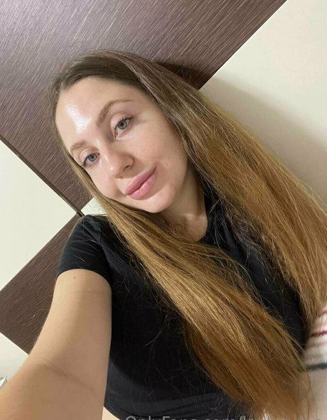 Naken lekkede OnlyFans-bilde av Leeloolee