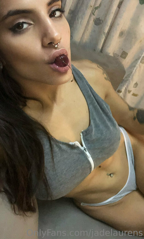 Nahá fotka uniklých OnlyFans od Jadelaurens
