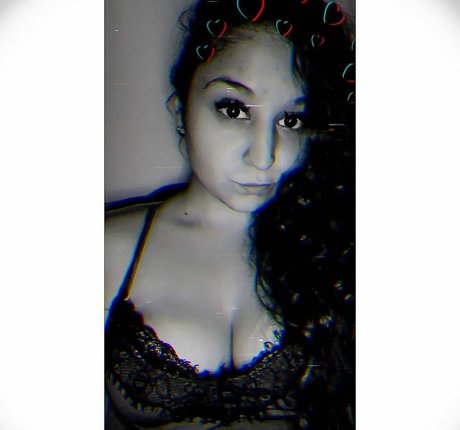 Naken läckt OnlyFans-bild av Littlesatanlady
