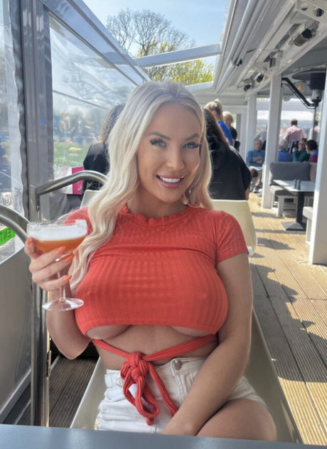Alaston vuotanut OnlyFans-kuva Amber Mccall