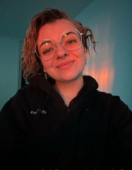 Nahá fotka uniklých OnlyFans od Salemshailey
