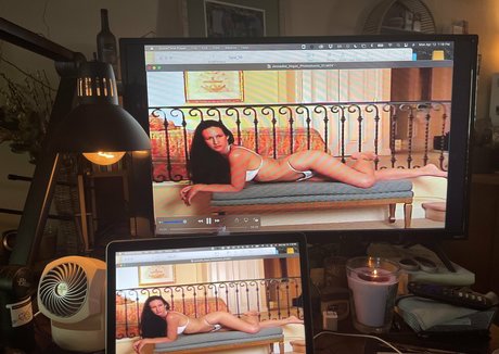 Naken läckt OnlyFans-bild av Zendenjen69