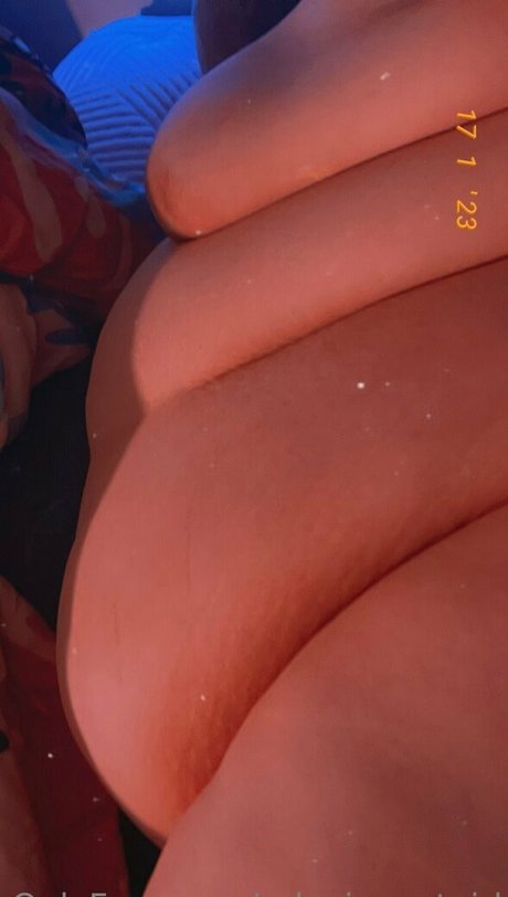 Naken läckt OnlyFans-bild av Urlovingcatgirl